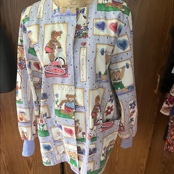 Vintage Tops - Vintage Novelty Exercise Bear Snap Close Scrub Top size Small